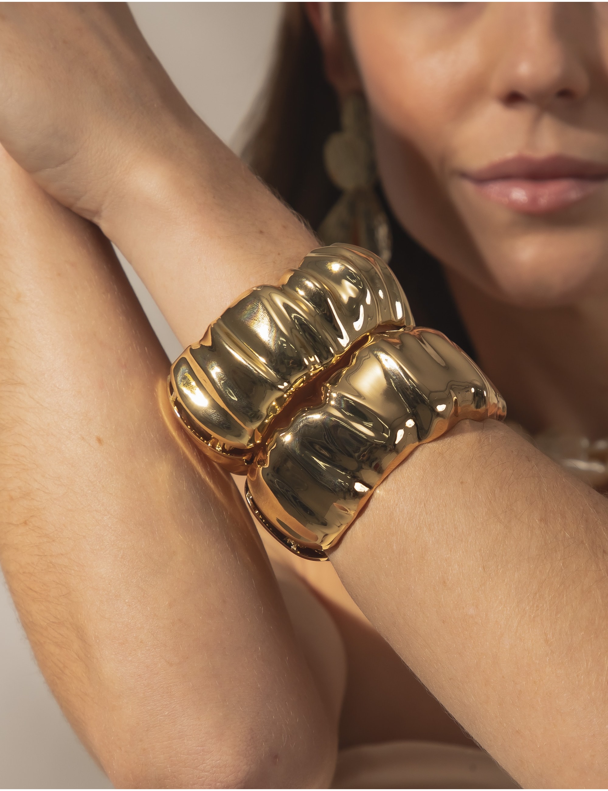 BRACELETE METAL OURO - BC2947VO01