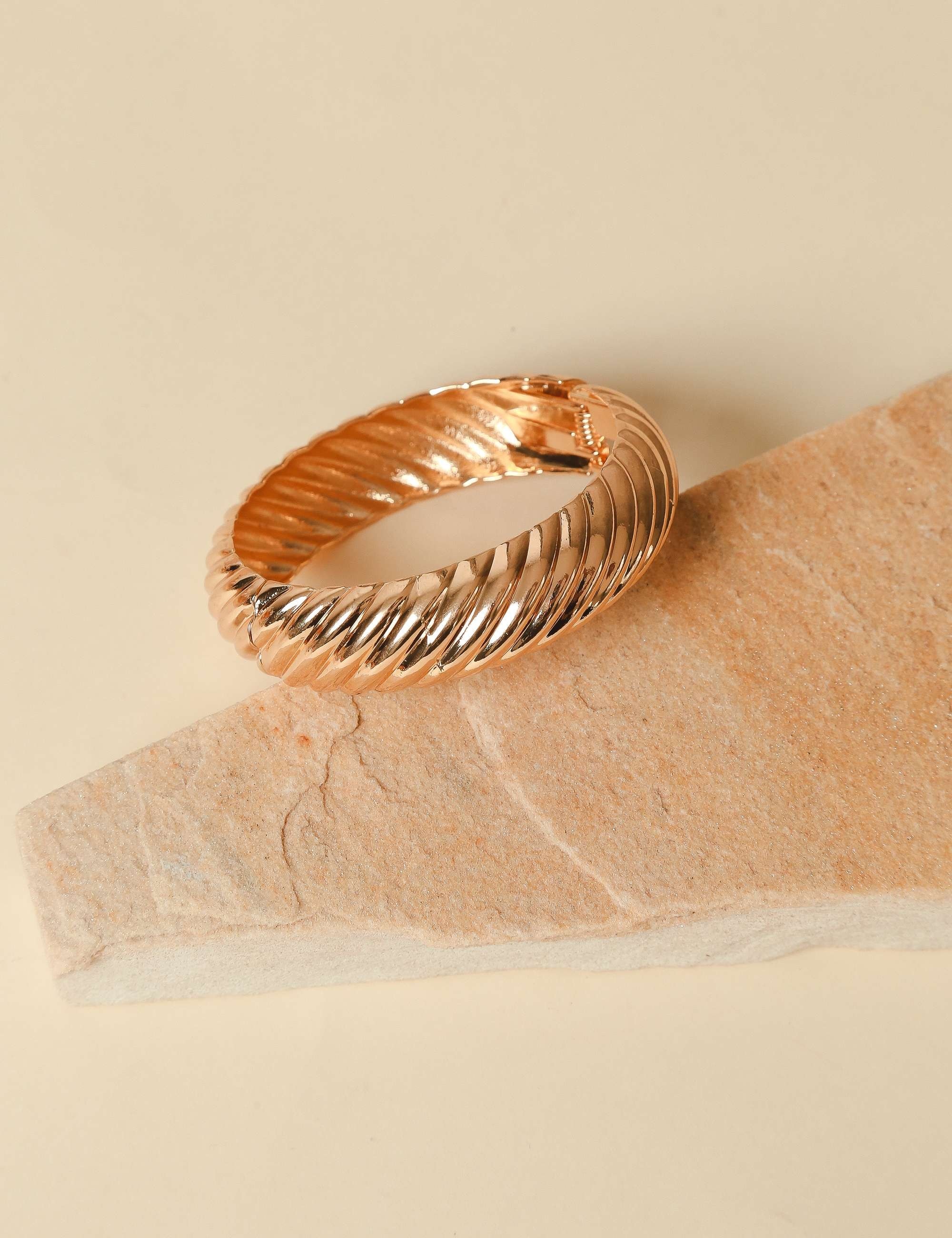 BRACELETE METAL OURO - PU2102VO01