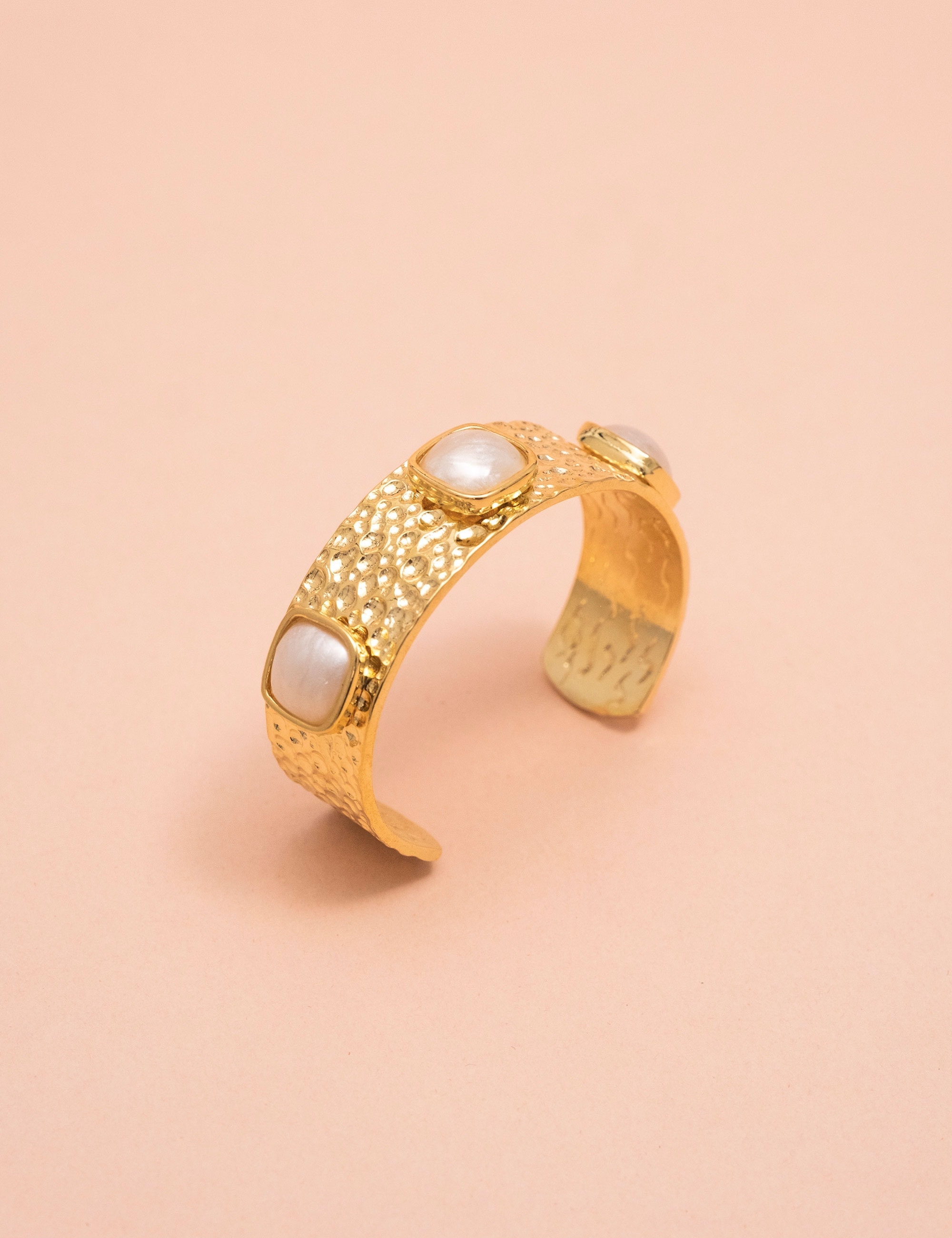 BRACELETE PÉROLADO OURO - BC2950VO01