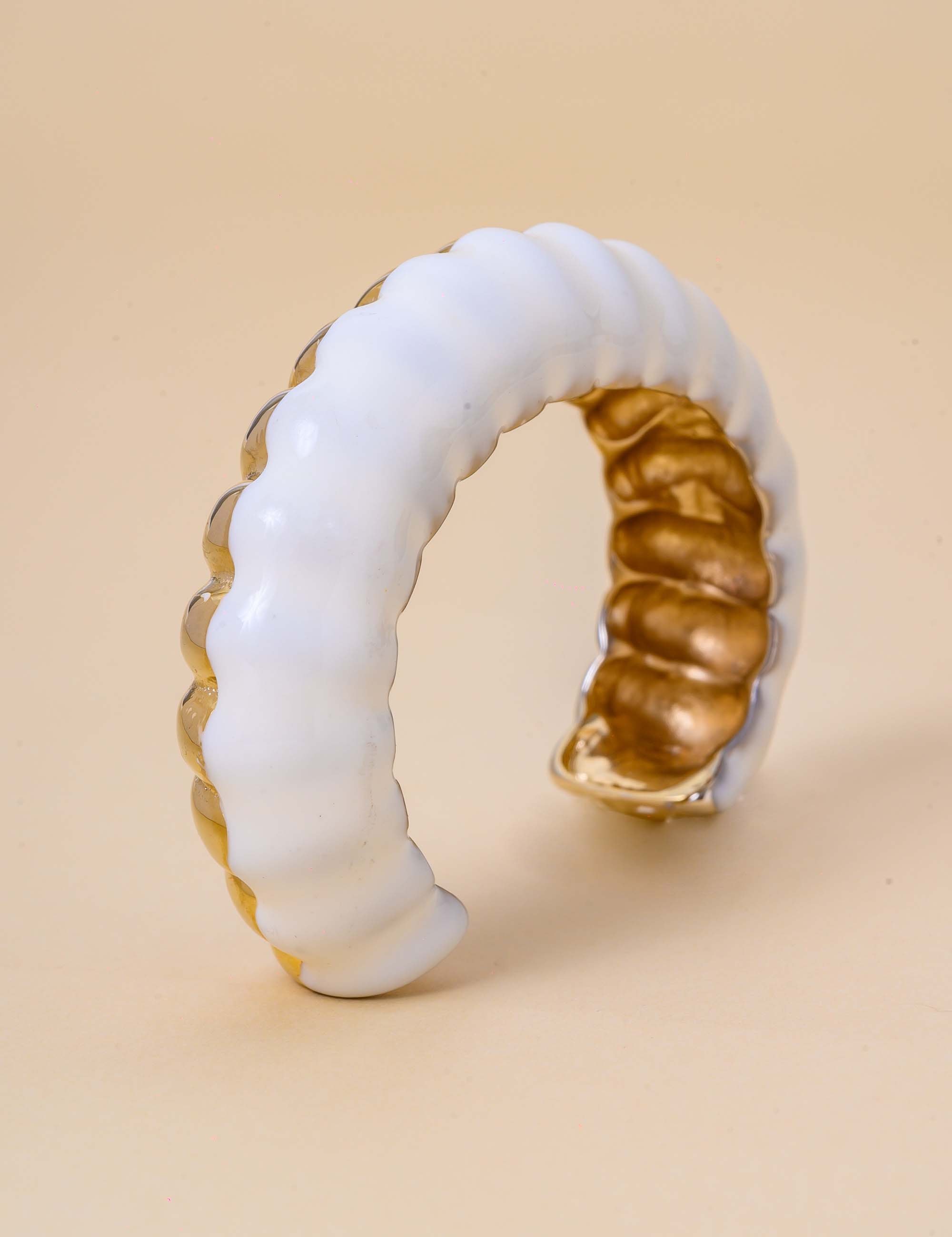 BRACELETE RESINA BRANCO  OURO - PU29068VO015
