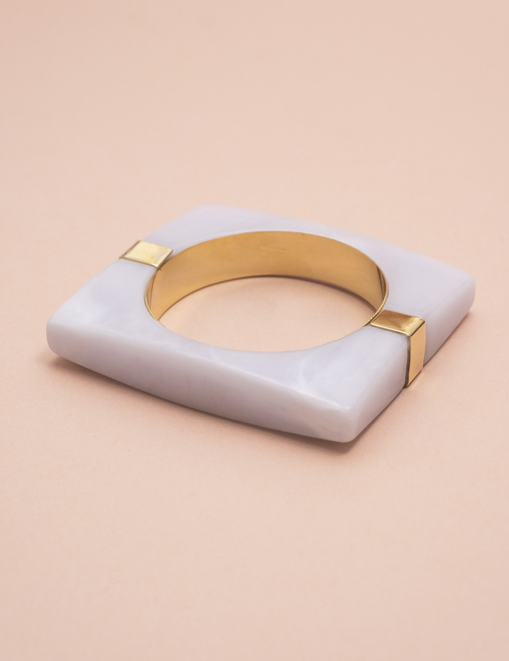 BRACELETE RESINA BRANCO PEROLIZADO - BC2969VO05