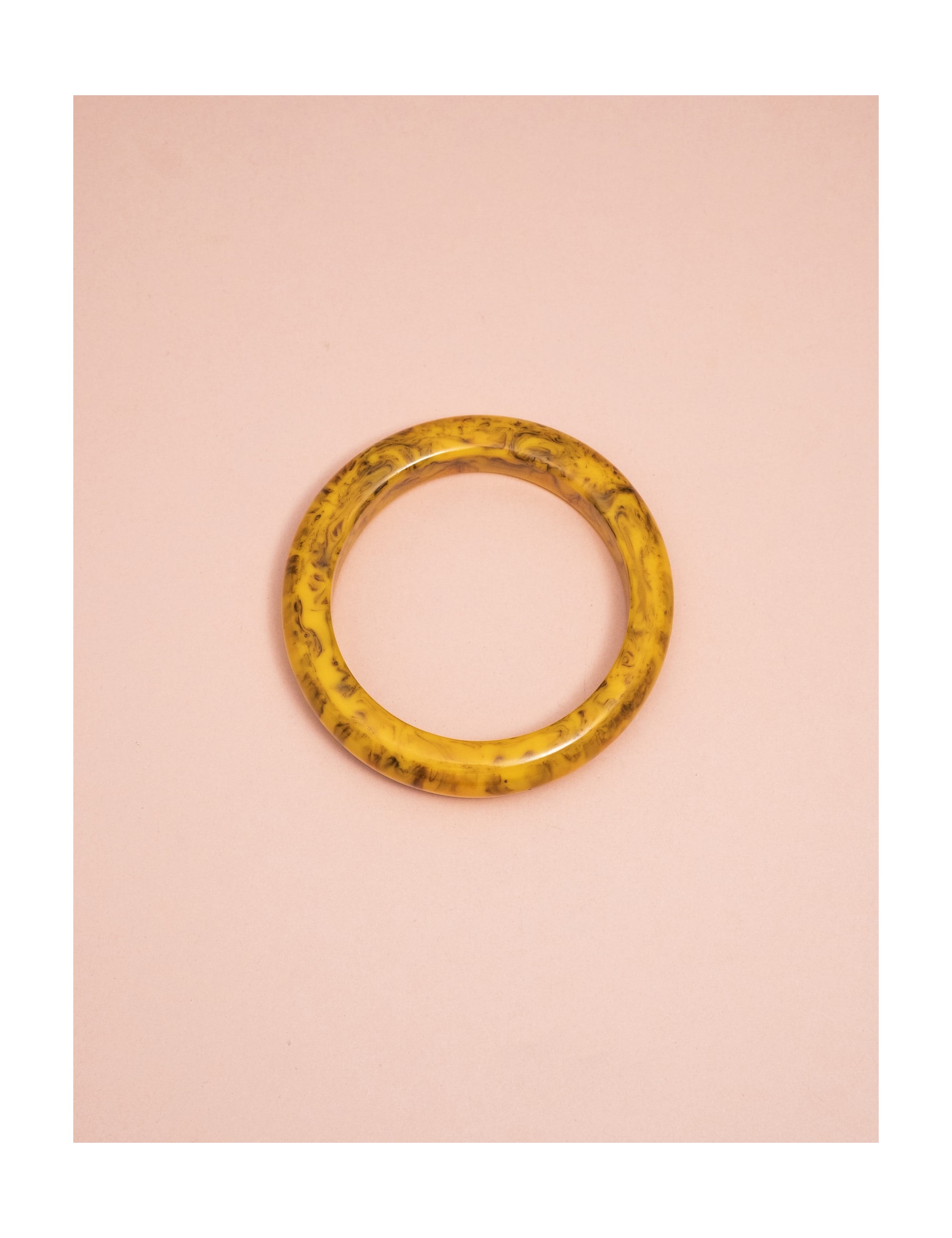BRACELETE RESINA MESCLADO AMARELO B2B- BC29067VO01