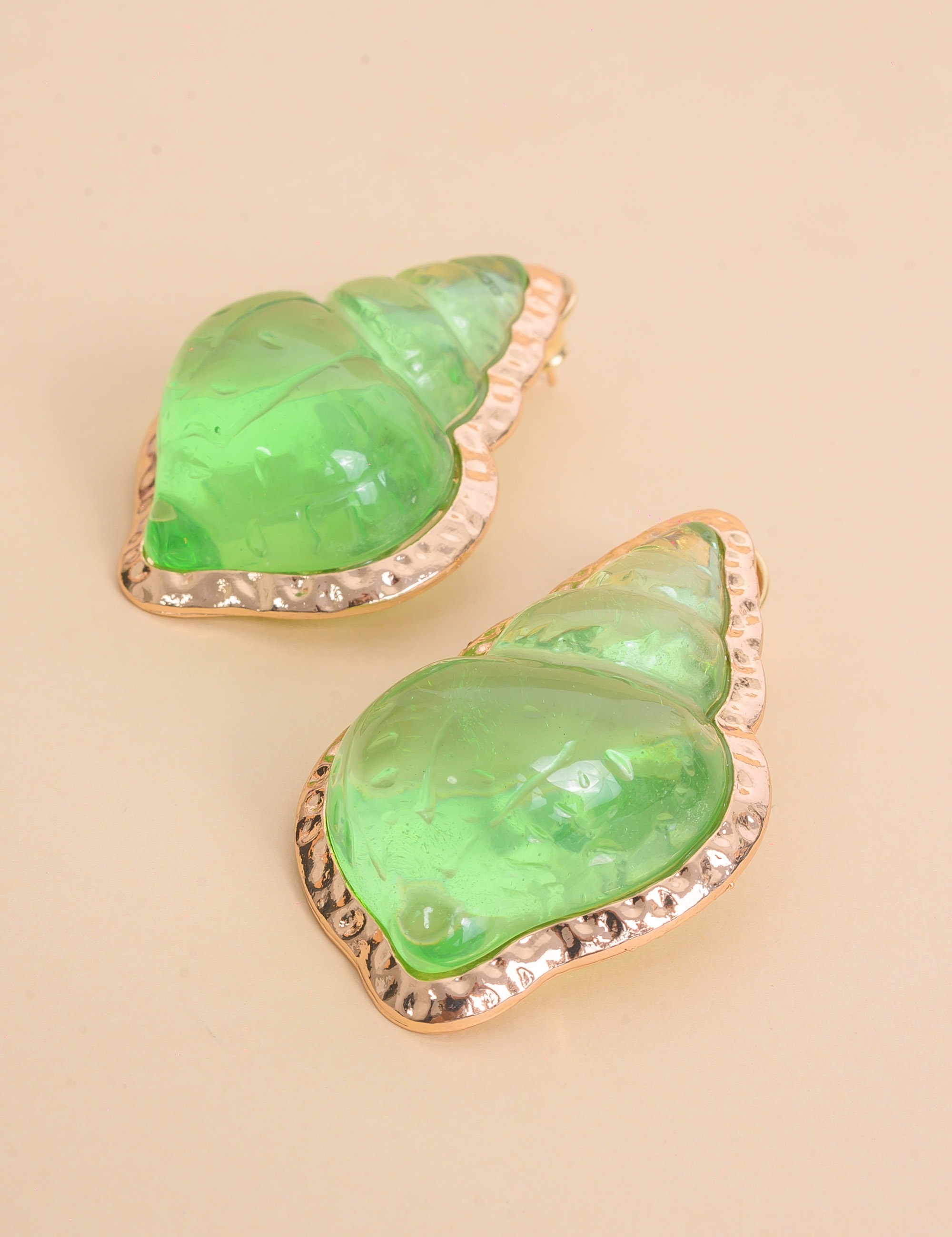 BRINCO DE CONCHA OURO RESINA VERDE - BR29286VO13