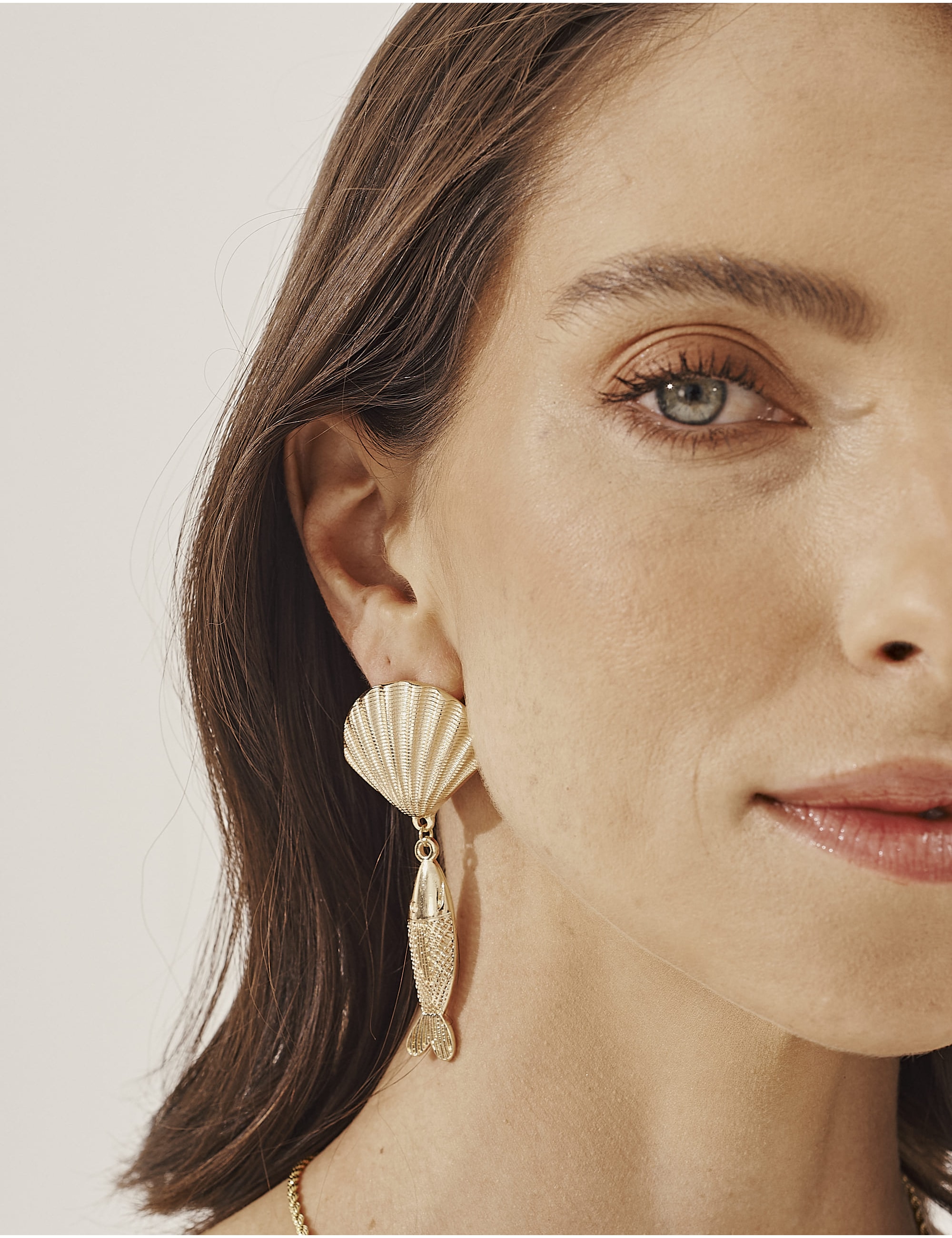 BRINCO DE OURO CONCHA PINGENTE DE PEIXE - BR29289VO01