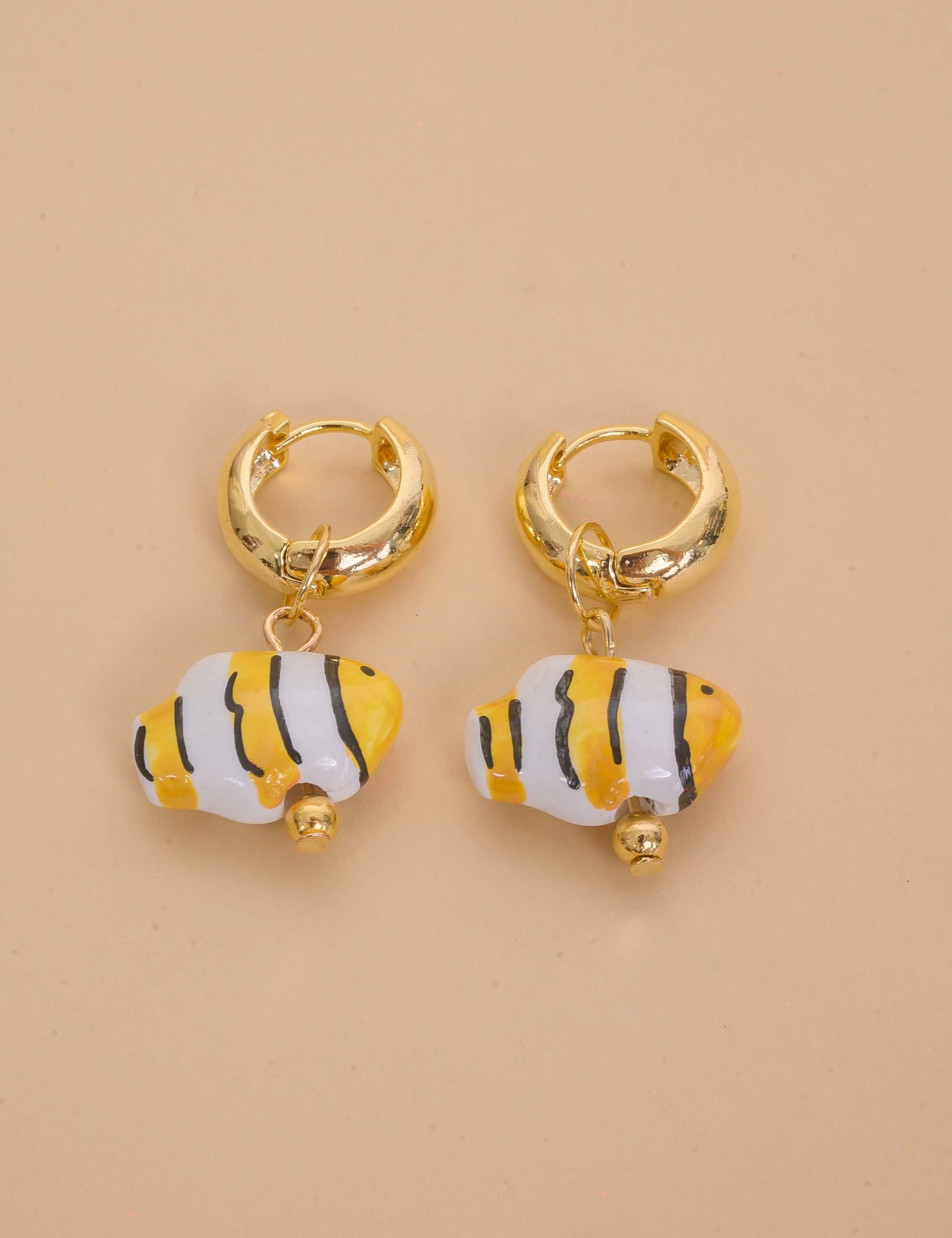 BRINCO DE PEIXE RESINADO ARGOLA AMARELO - BR29290VO07