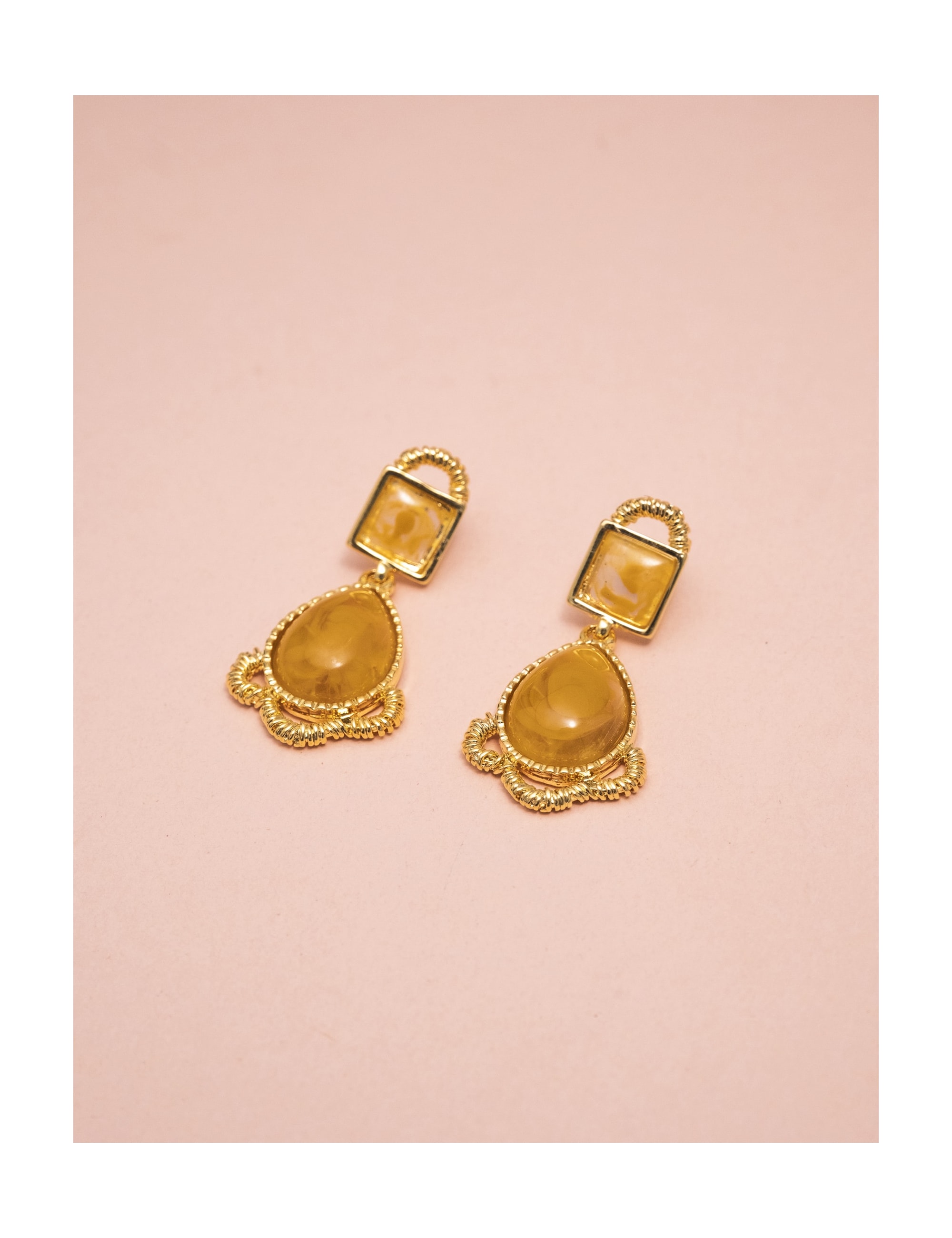 BRINCO ESMALTADO AMARELO - BR29119V003