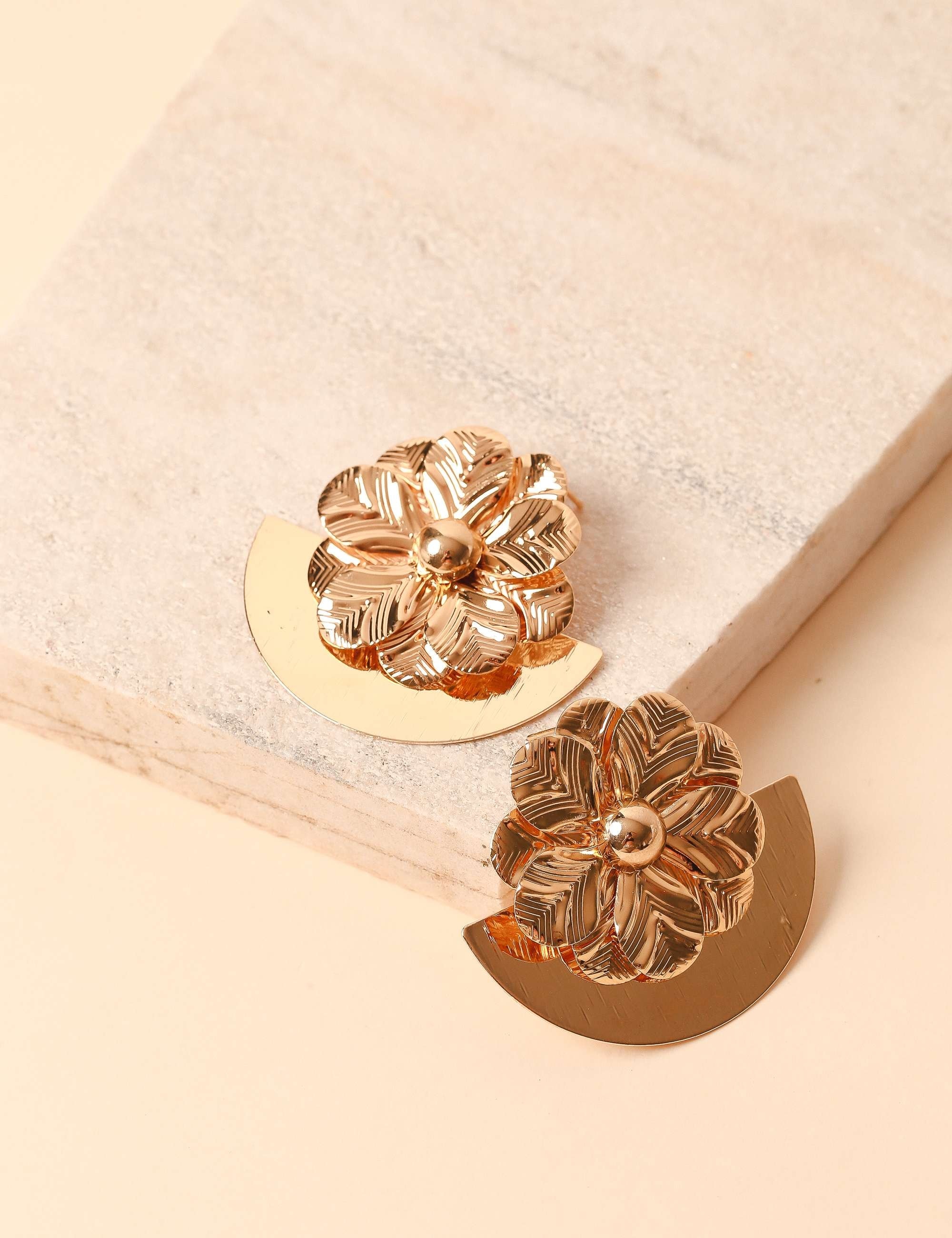 Brinco Flor Serenar Dourado