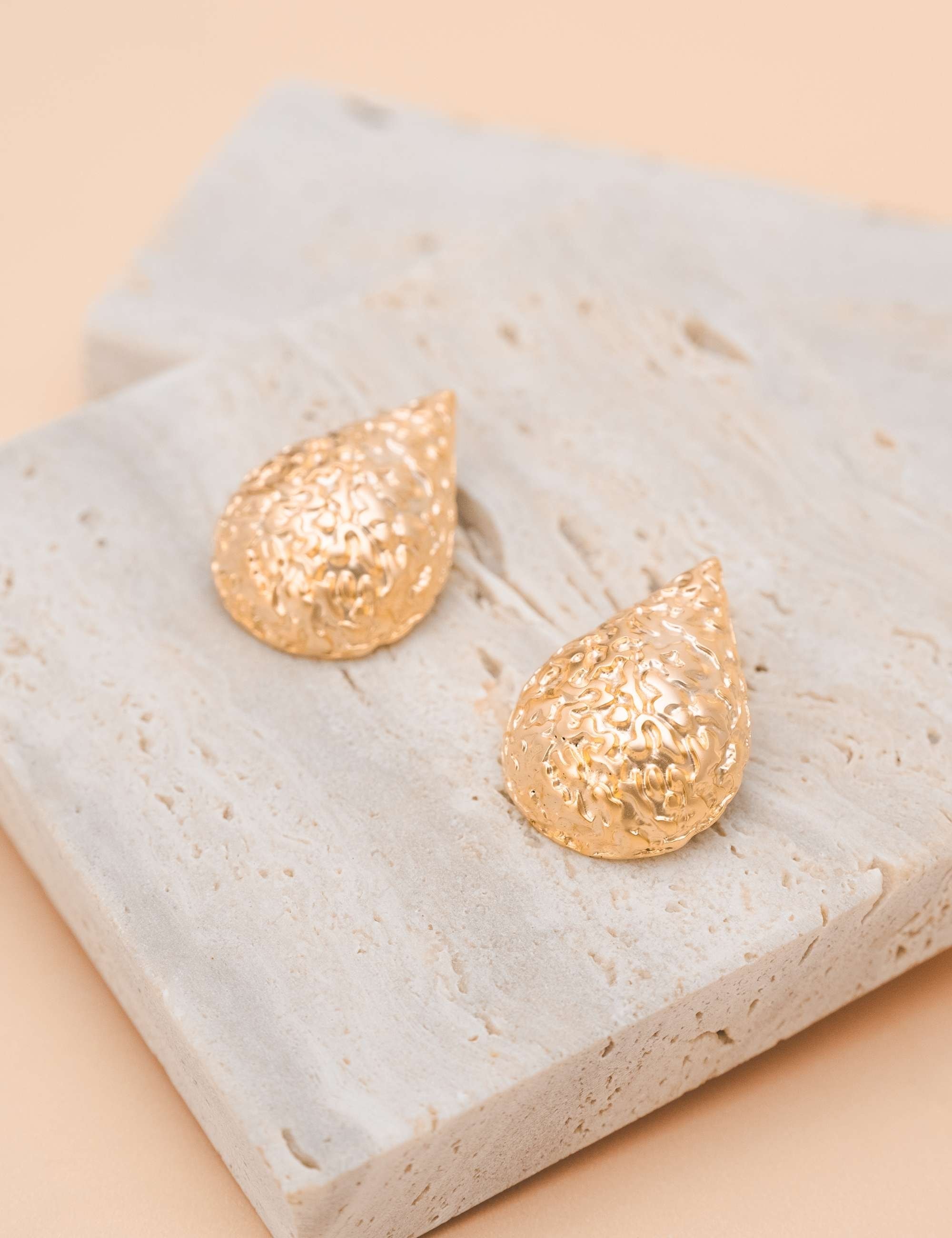 Brinco Gota Ouro Texturizado