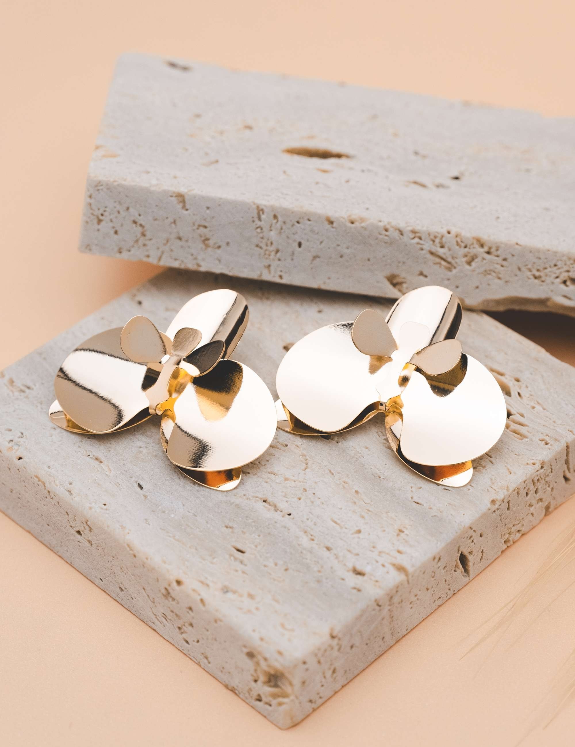 Brinco Orquidea Ouro