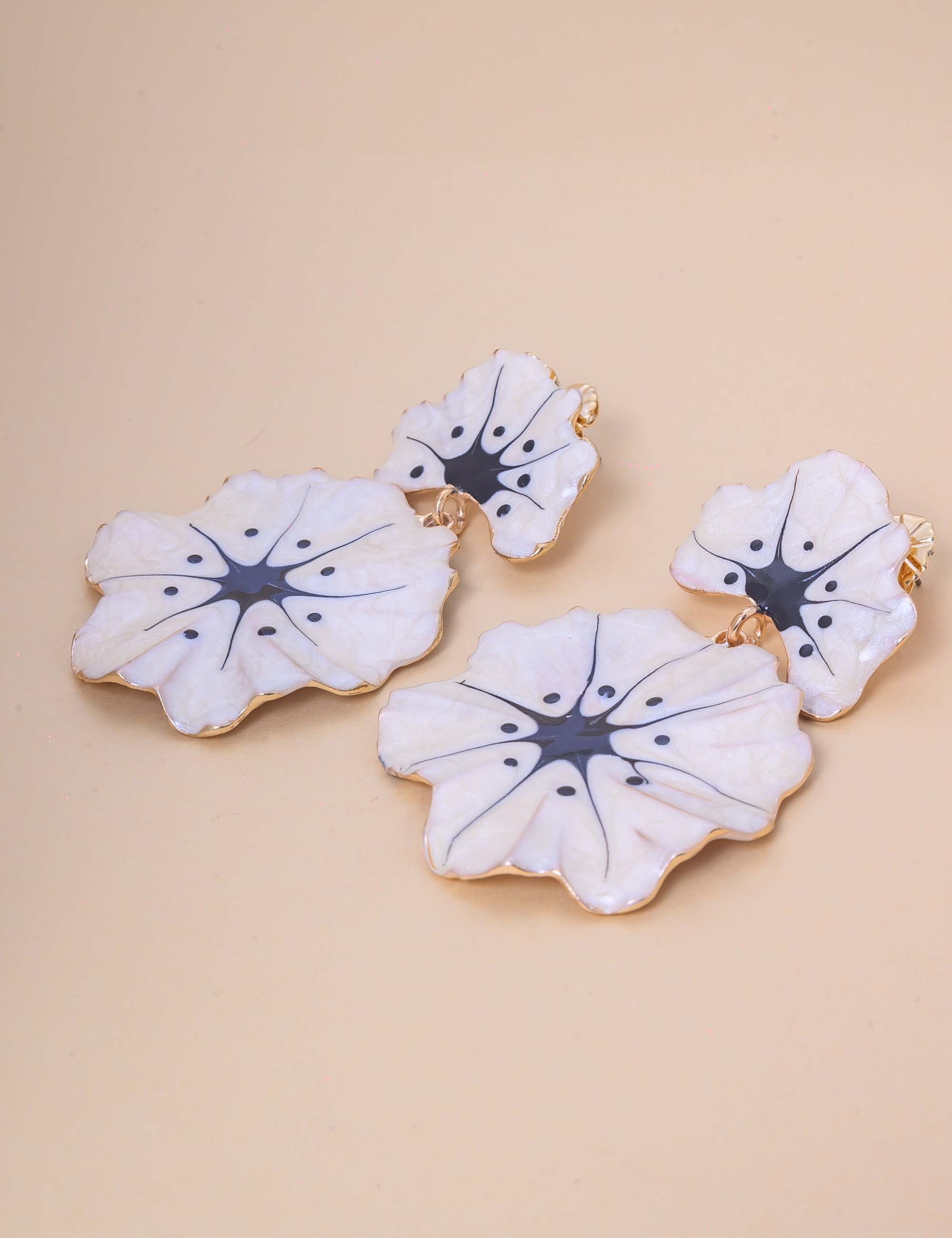 BRINCO OURO FLOR RESINA BRANCO - BR29236VO15