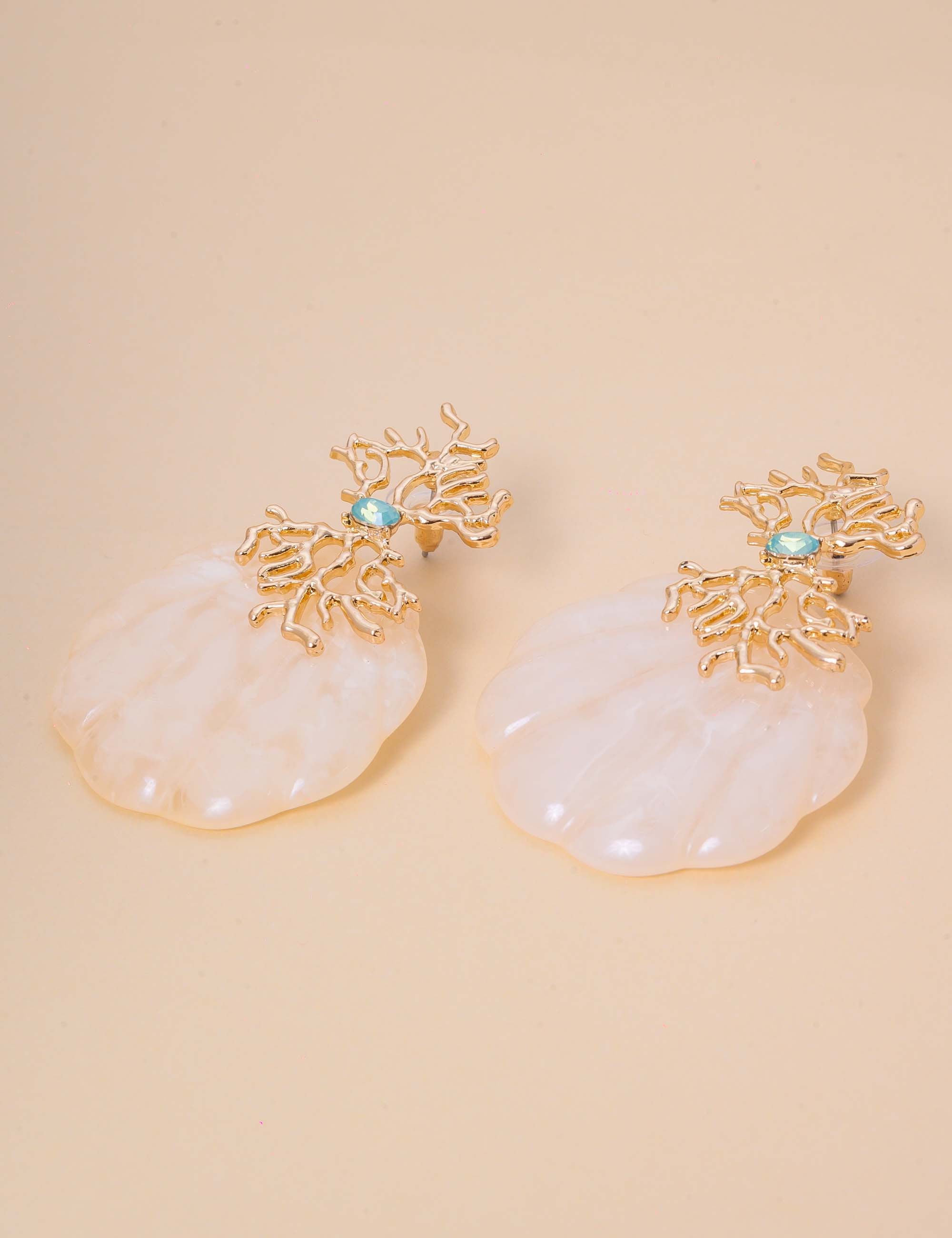 BRINCO OURO RESINA CONCHA OFF-WHITE - BR29237VO17