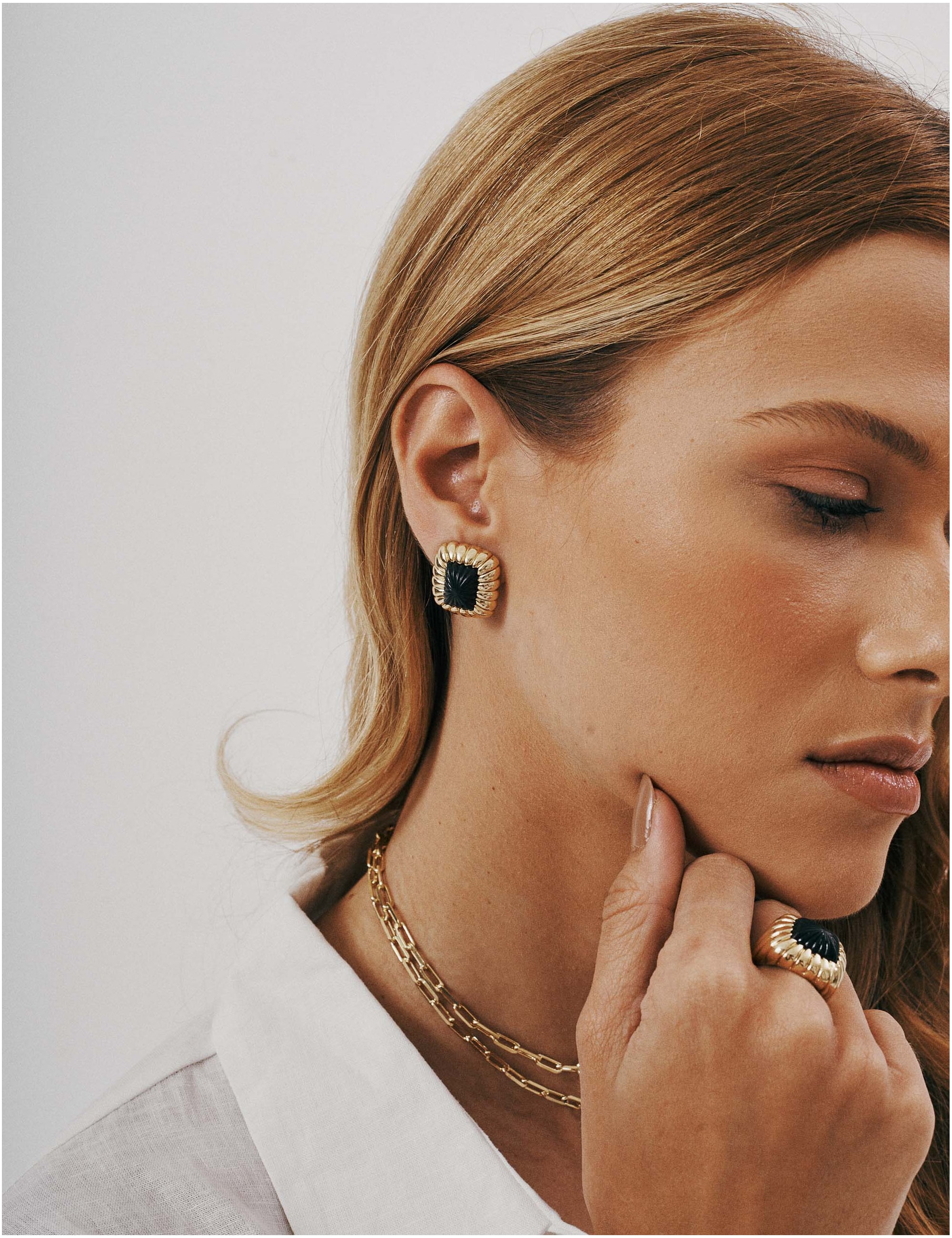 BRINCO OURO RESINA PRETO - BR29266VO04