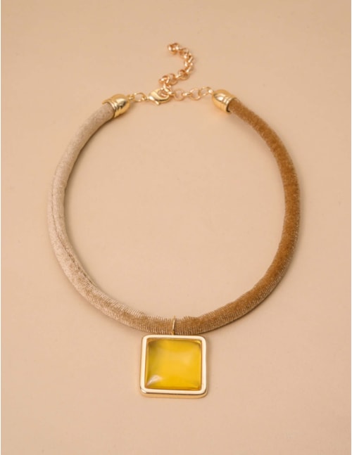 COLAR BEGE PINGENTE QUADRADO AMARELO CITRINO - CO29212VO04