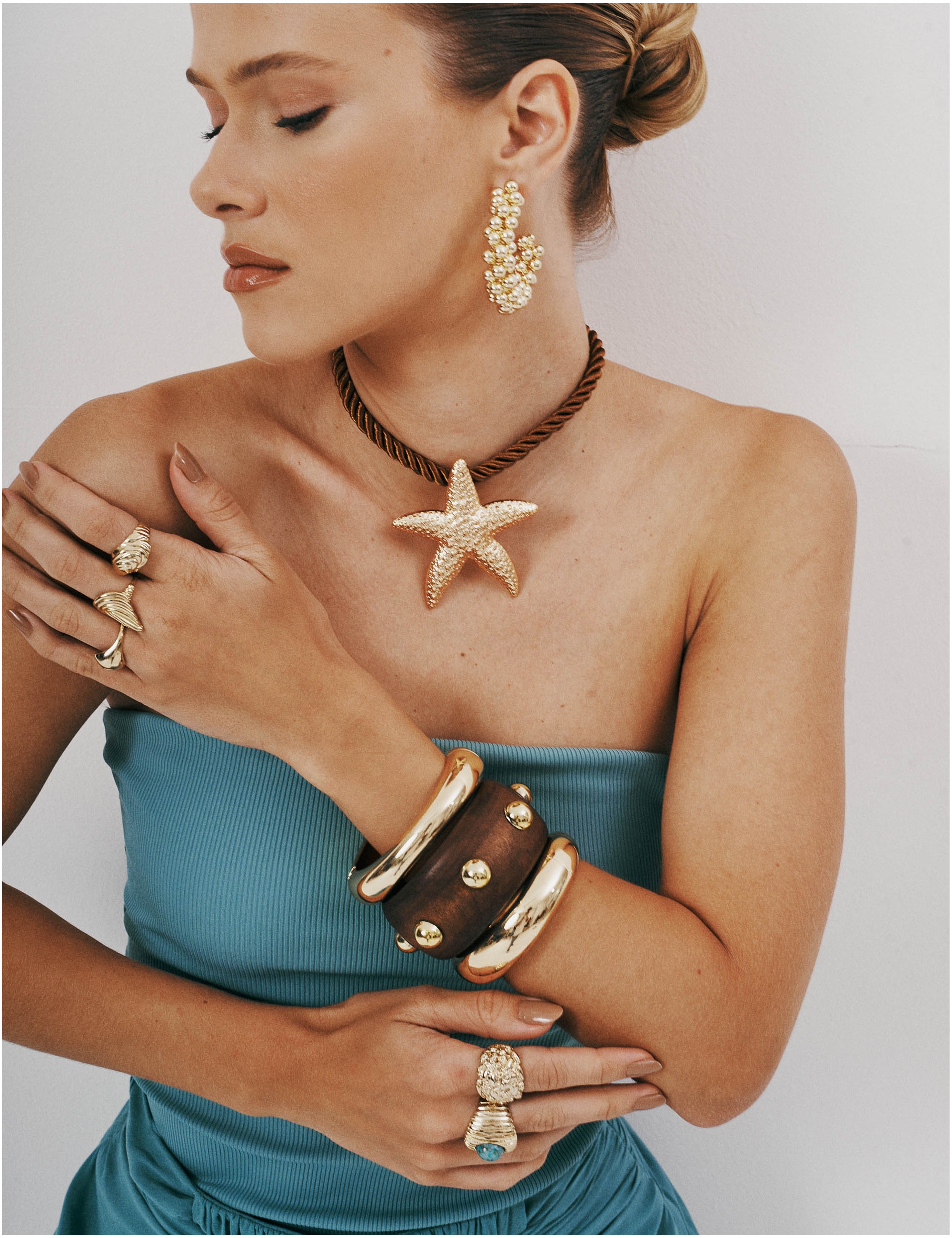 COLAR CHOKER MARROM PINGENTE ESTRELA DO MAR  - CO29338VO24