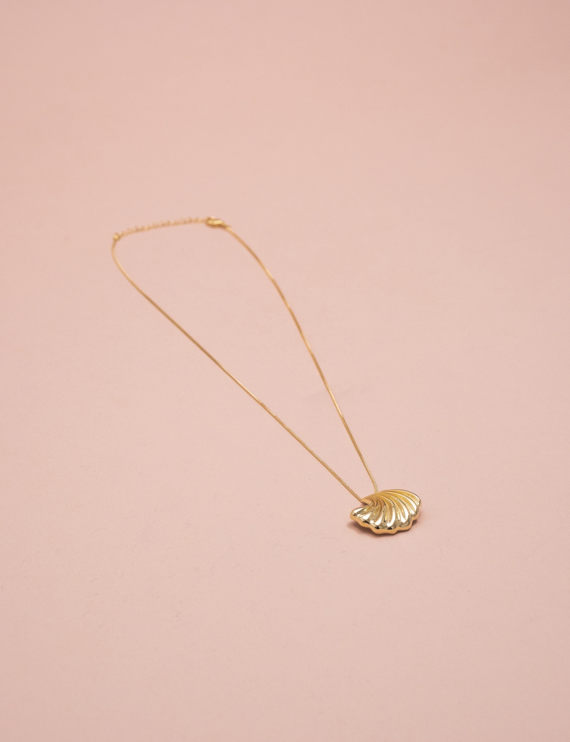 COLAR CONCHA OURO B2B- CO29104VO01