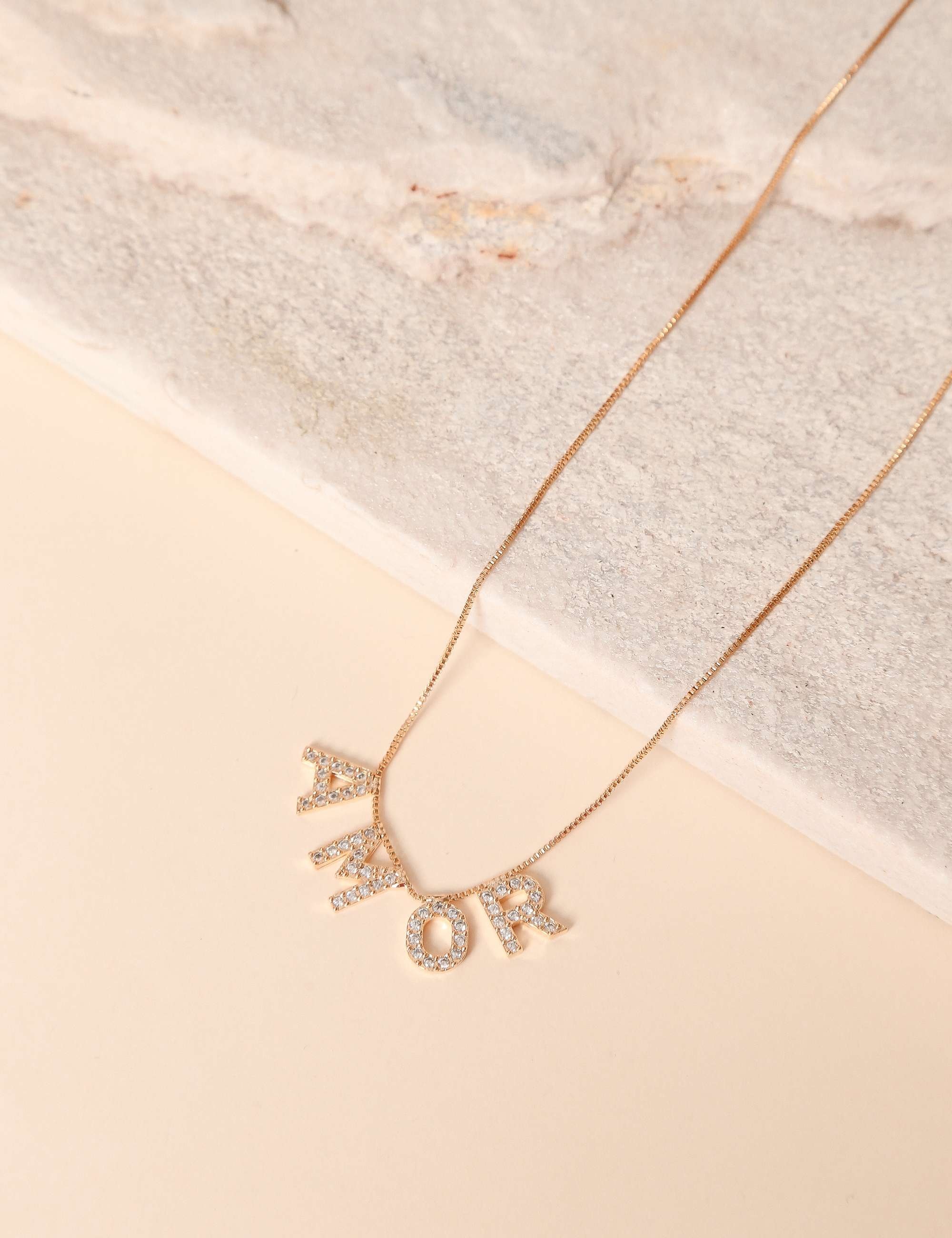Colar Cristais Amor Dourado