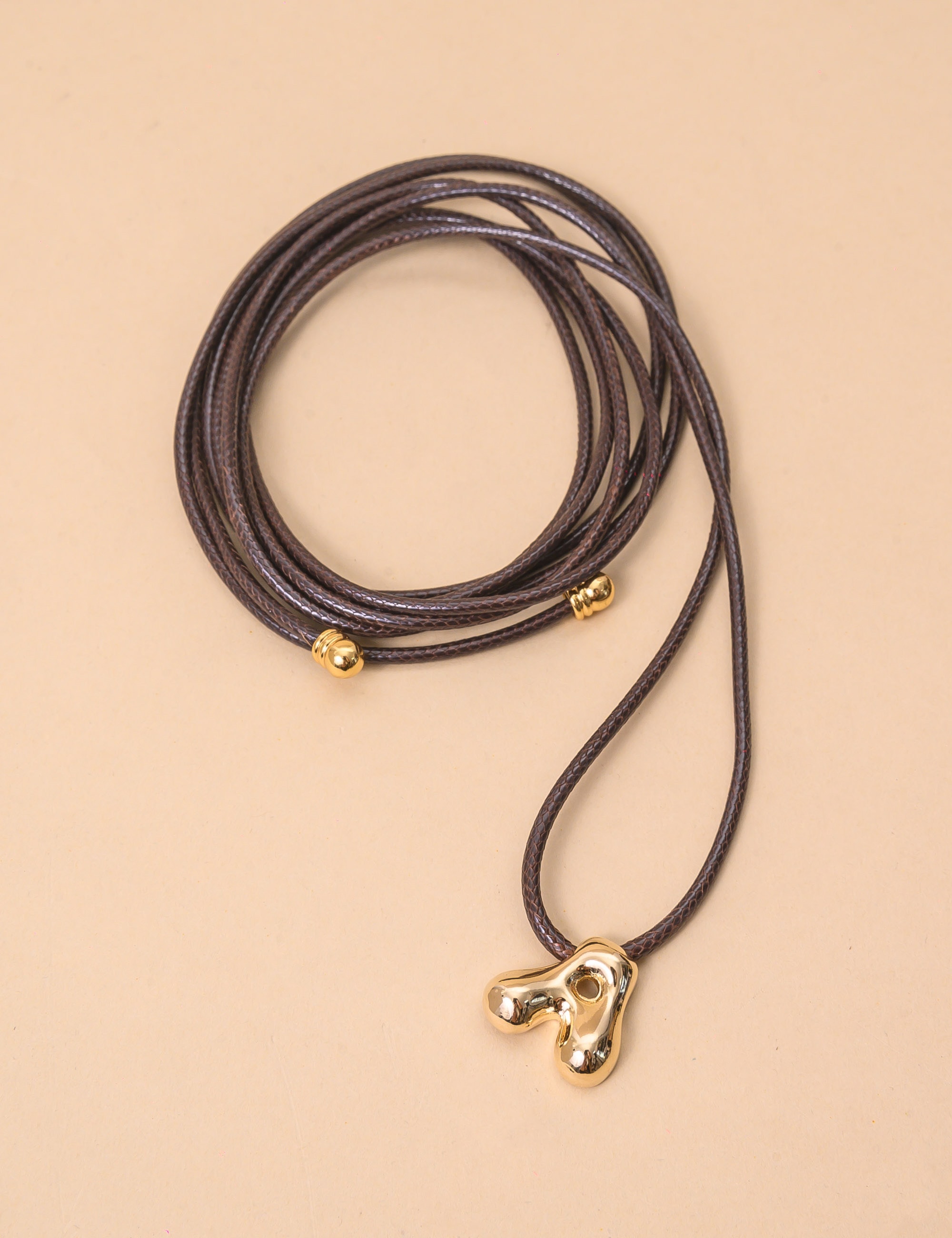 COLAR FIO PINGENTE A MARROM ESCURO - CO29208VO03