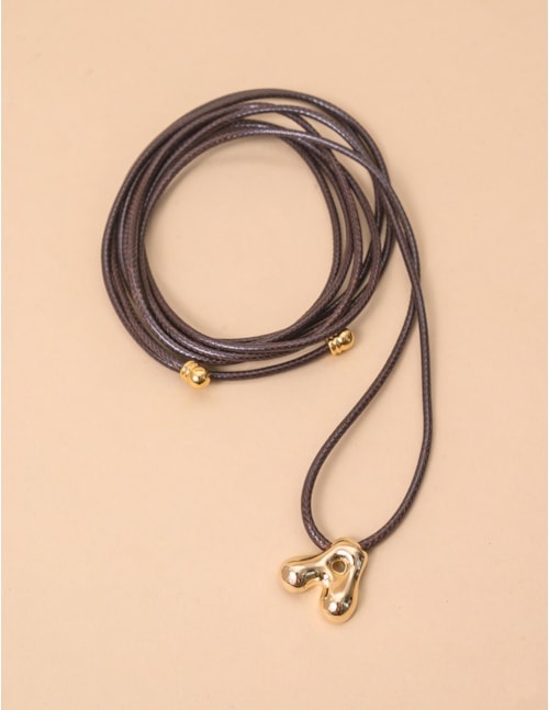 COLAR FIO PINGENTE LETRAS  MARROM - CO29208