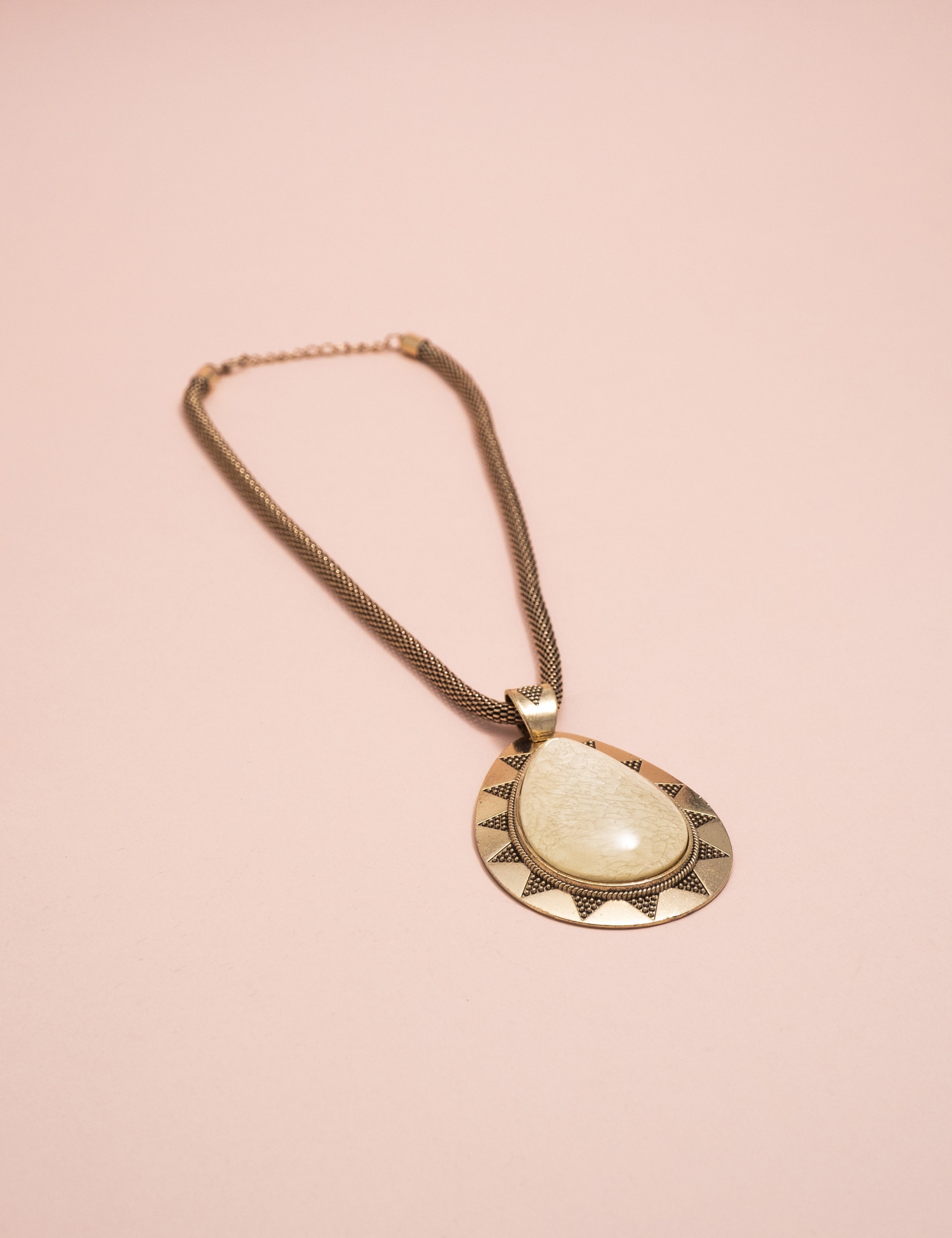 COLAR GOTA OFF WHITE OURO VINTAGE B2B - CO29098VO05