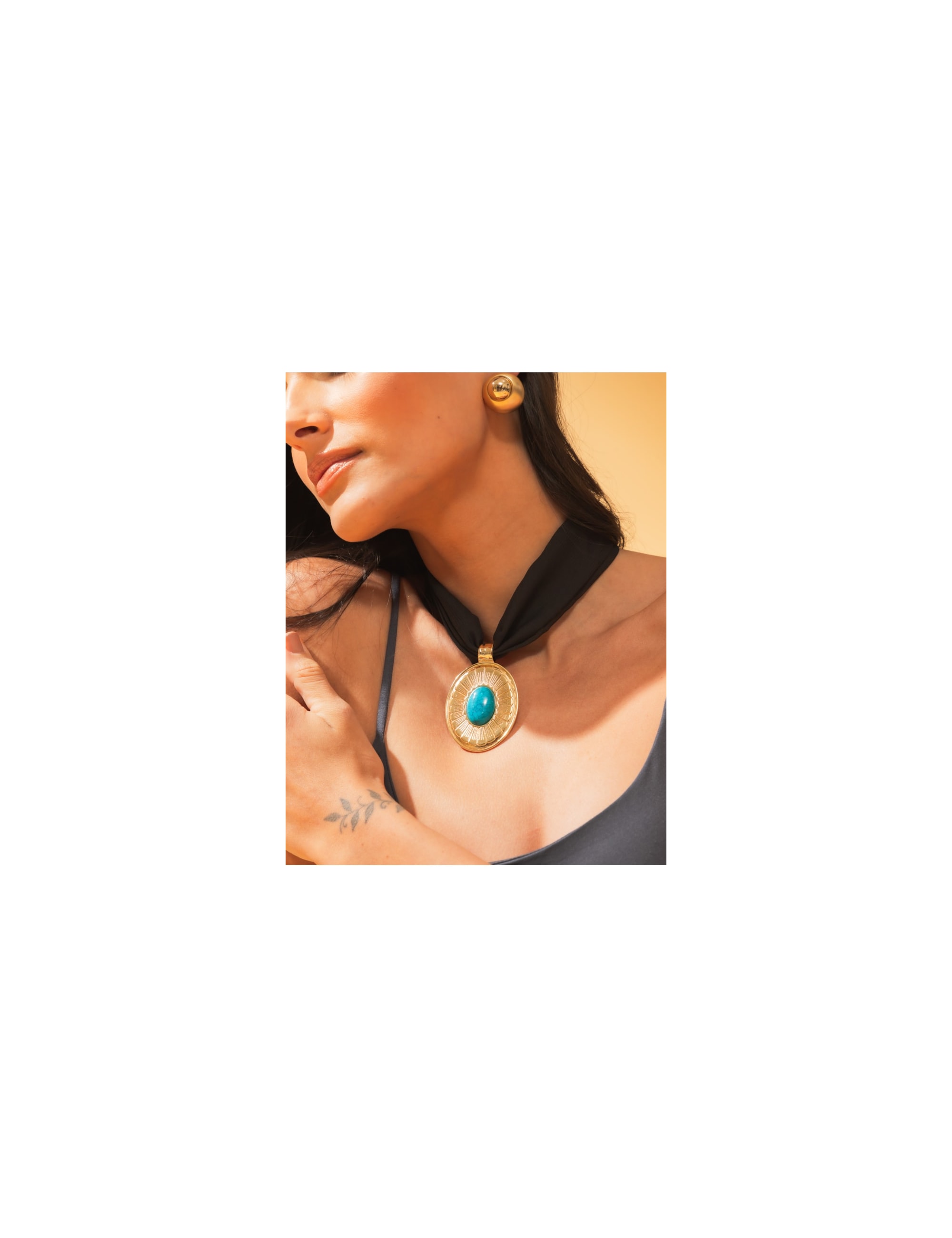 COLAR LENÇO COM PINGENTE DOURADO - CO29021