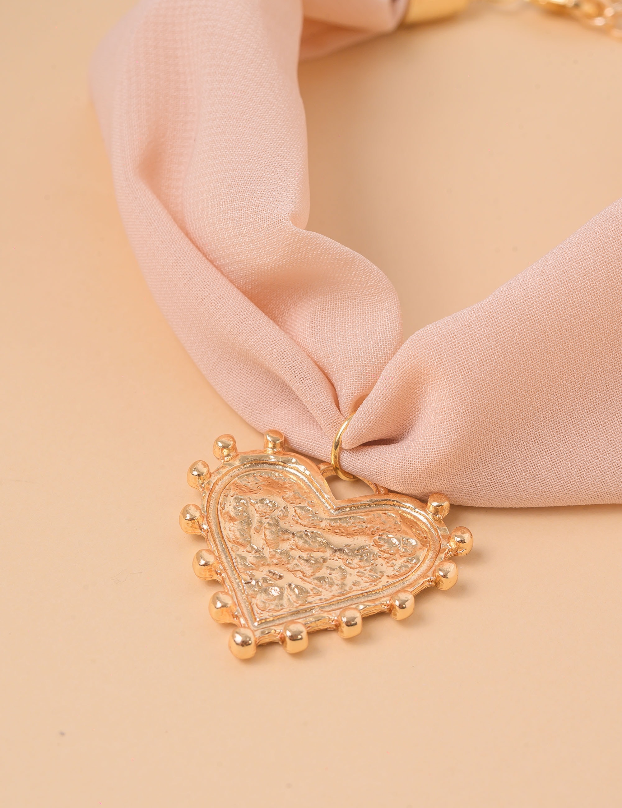 COLAR LENÇO NUDE CORAÇÃO - CO29194VO26