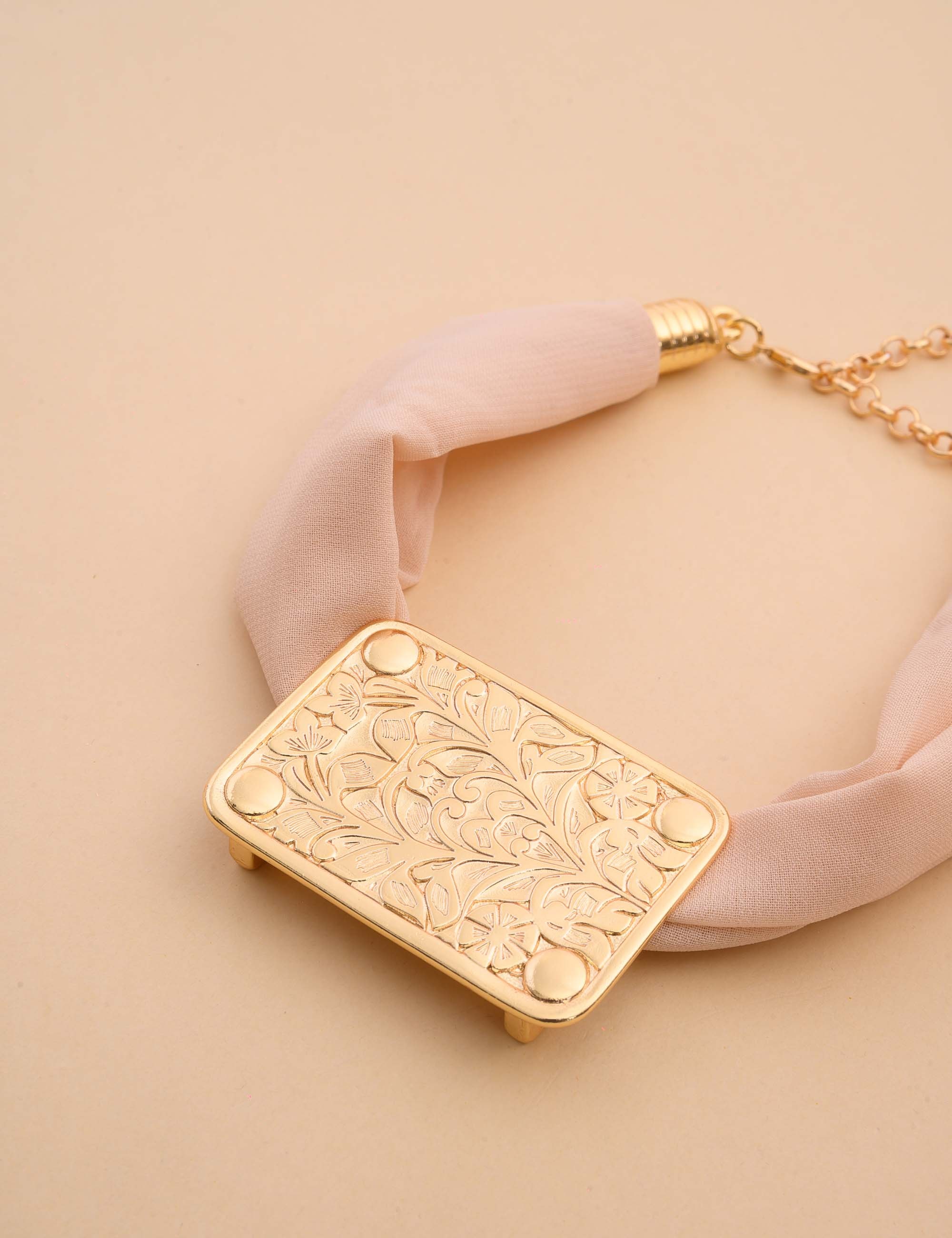 COLAR LENÇO NUDE MEDALHA QUADRADA - CO29193VO02