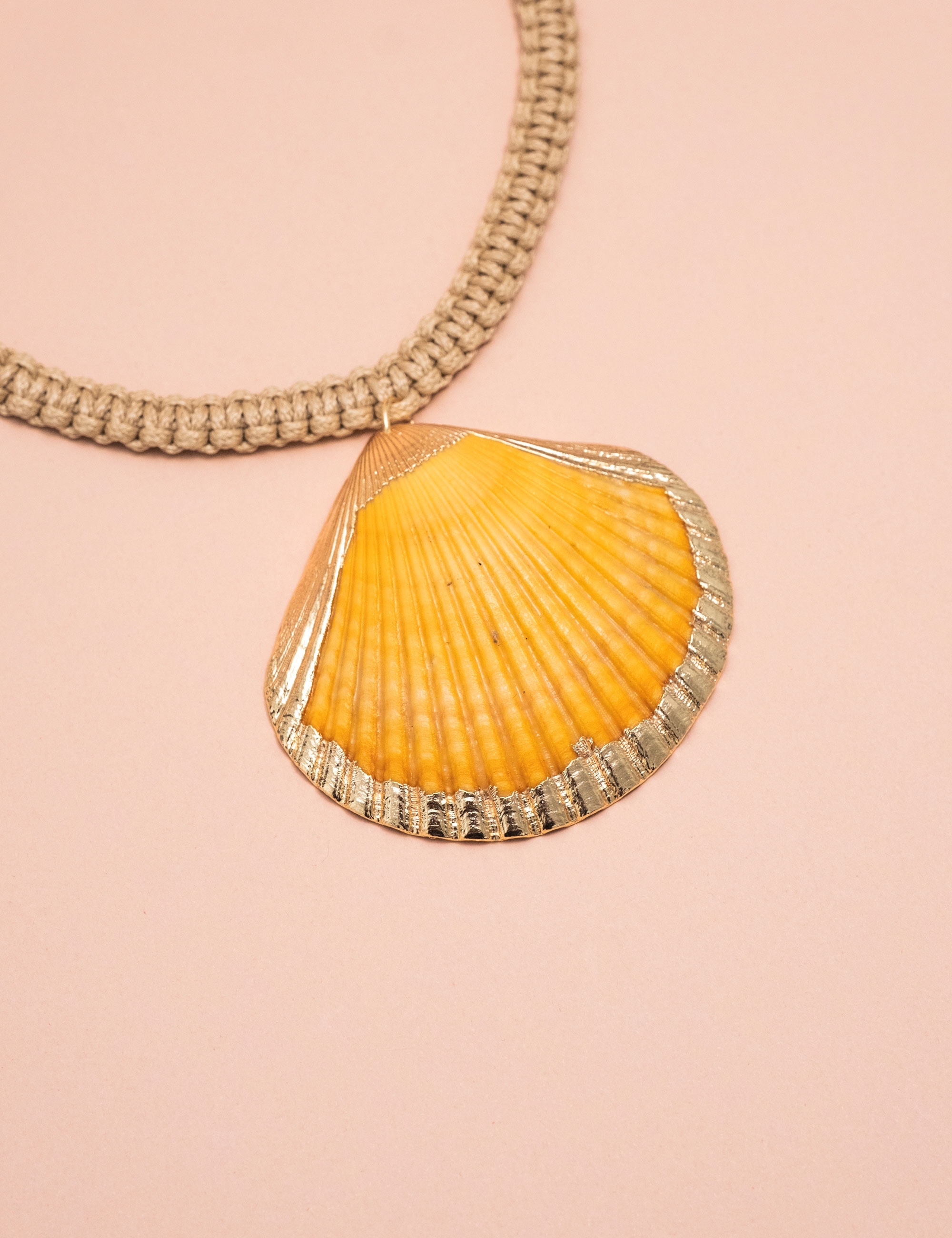 COLAR MACRAMÉ CONCHA ORANGE - CO29034VO01