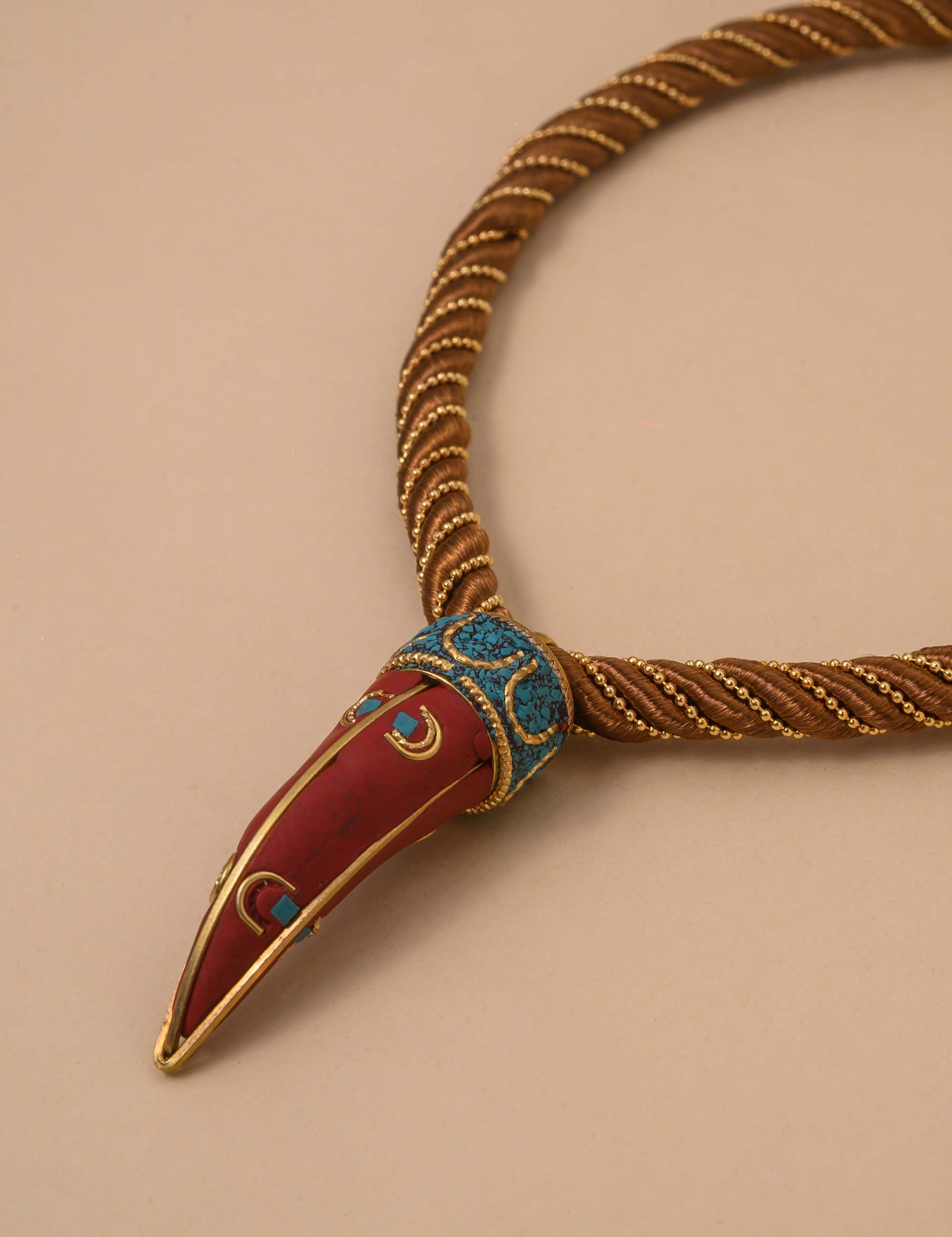 COLAR MARROM TORCIDO DENTE VINHO - CO29161