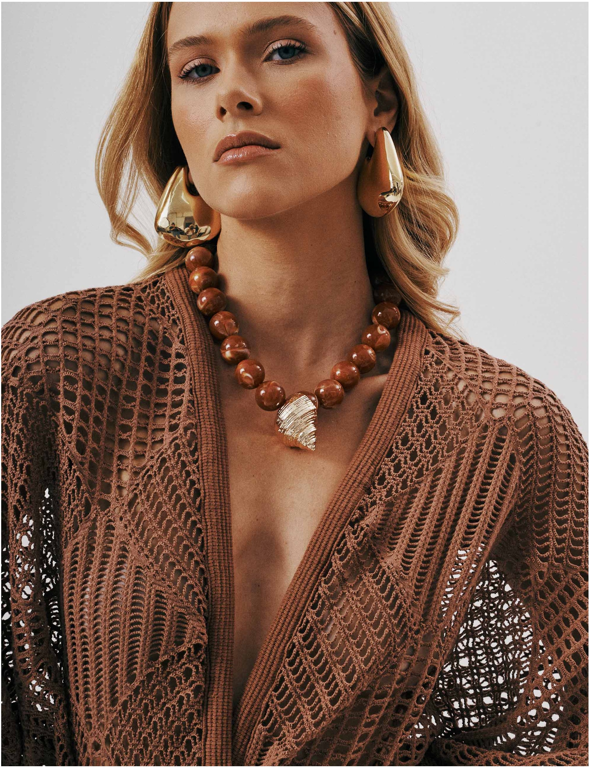 COLAR RESINA BOLA MARROM PINGENTE CARACOL - CO29340VO24