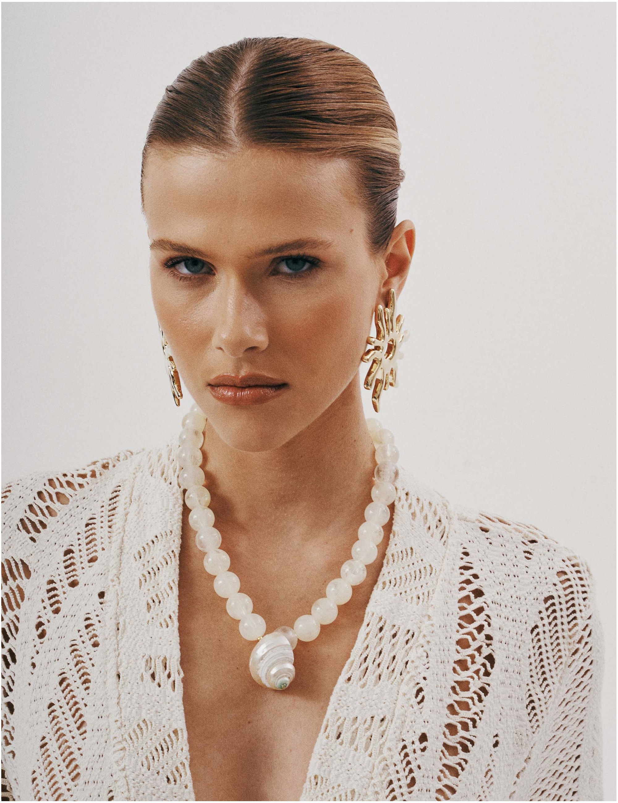 COLAR RESINA BOLA OFF WHITE PINGENTE CARACOL - CO29340VO17