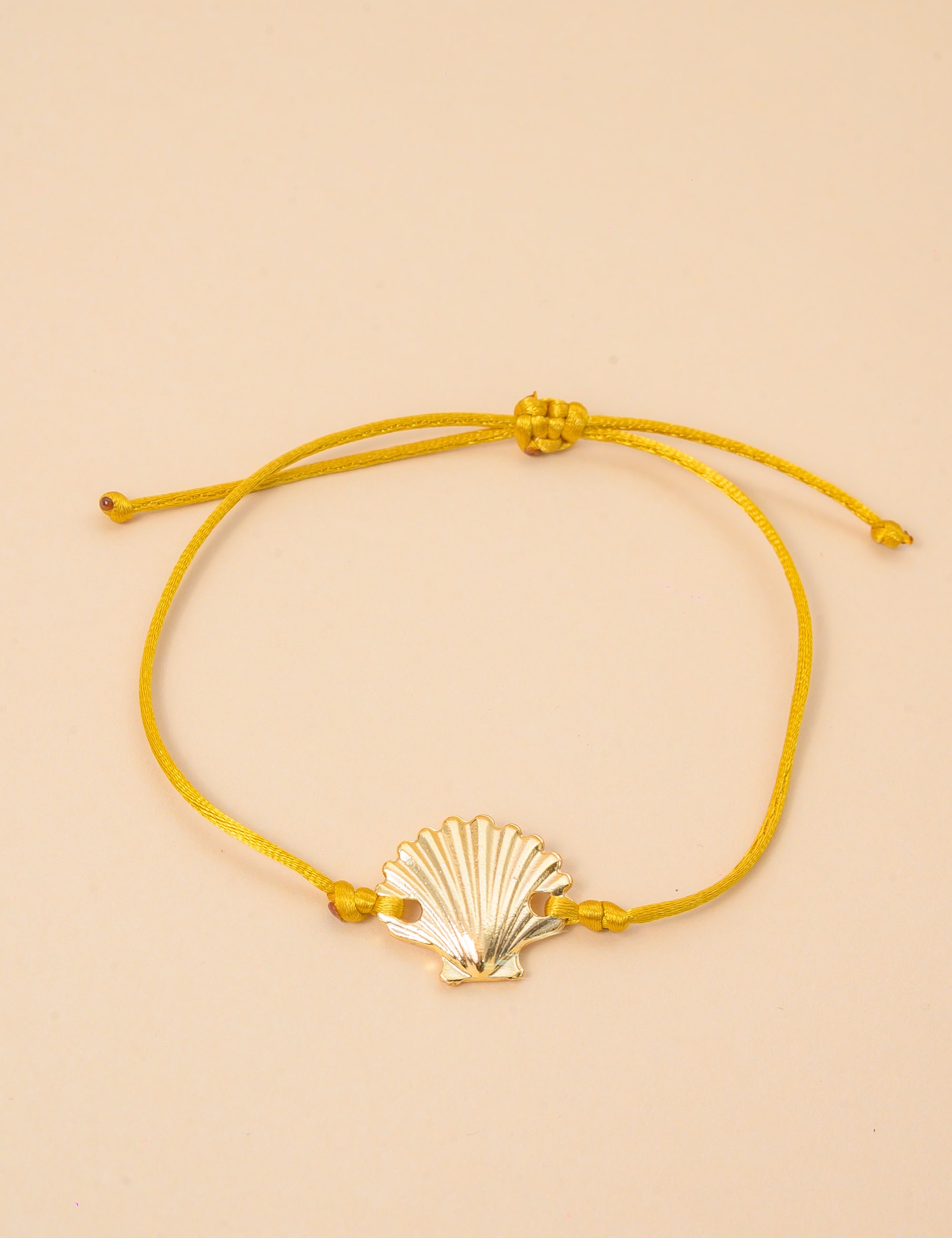 PULSEIRA FIO AMARELO PINGENTE CONCHA - PU29069VO07