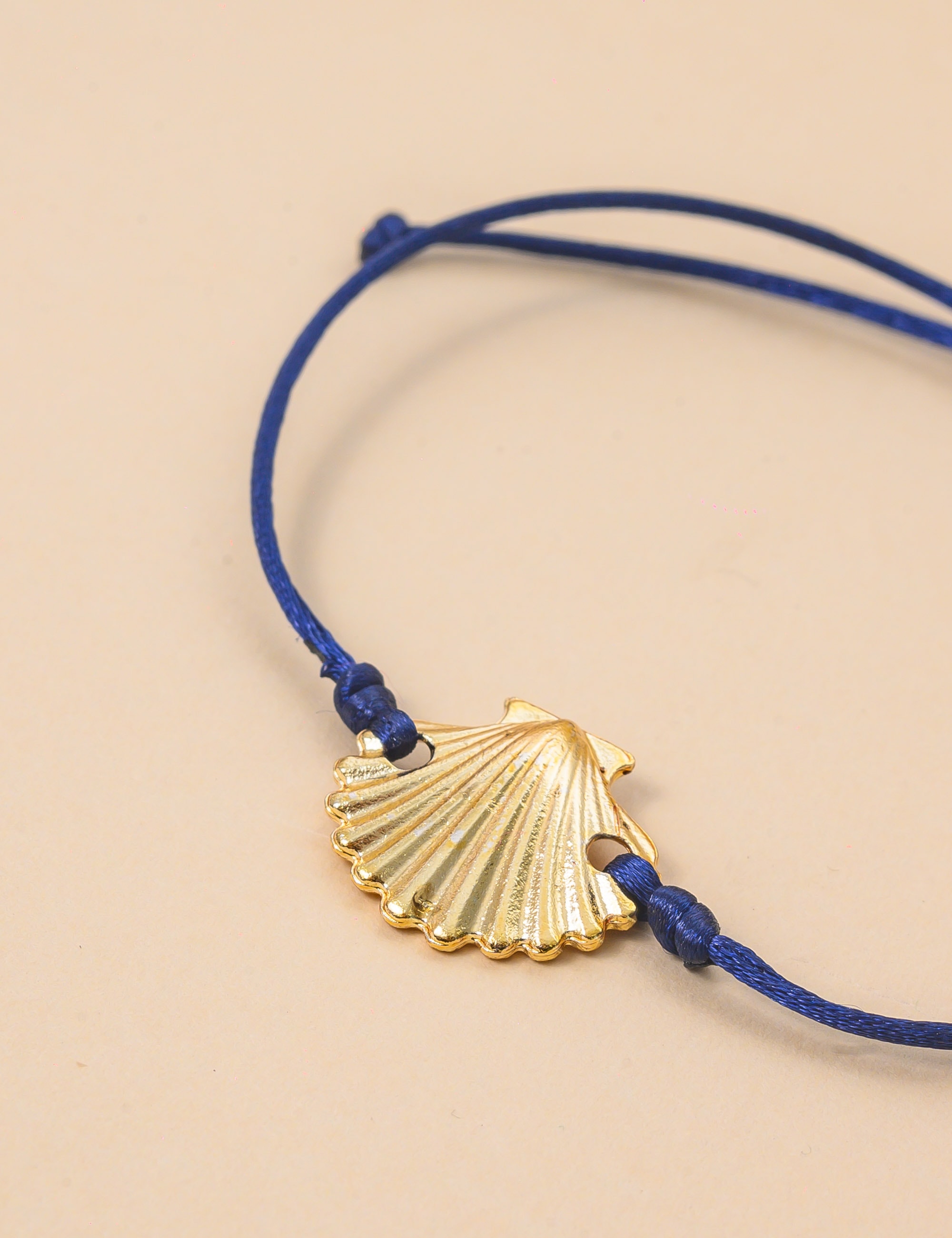 PULSEIRA FIO AZUL PINGENTE CONCHA - PU29069VO03