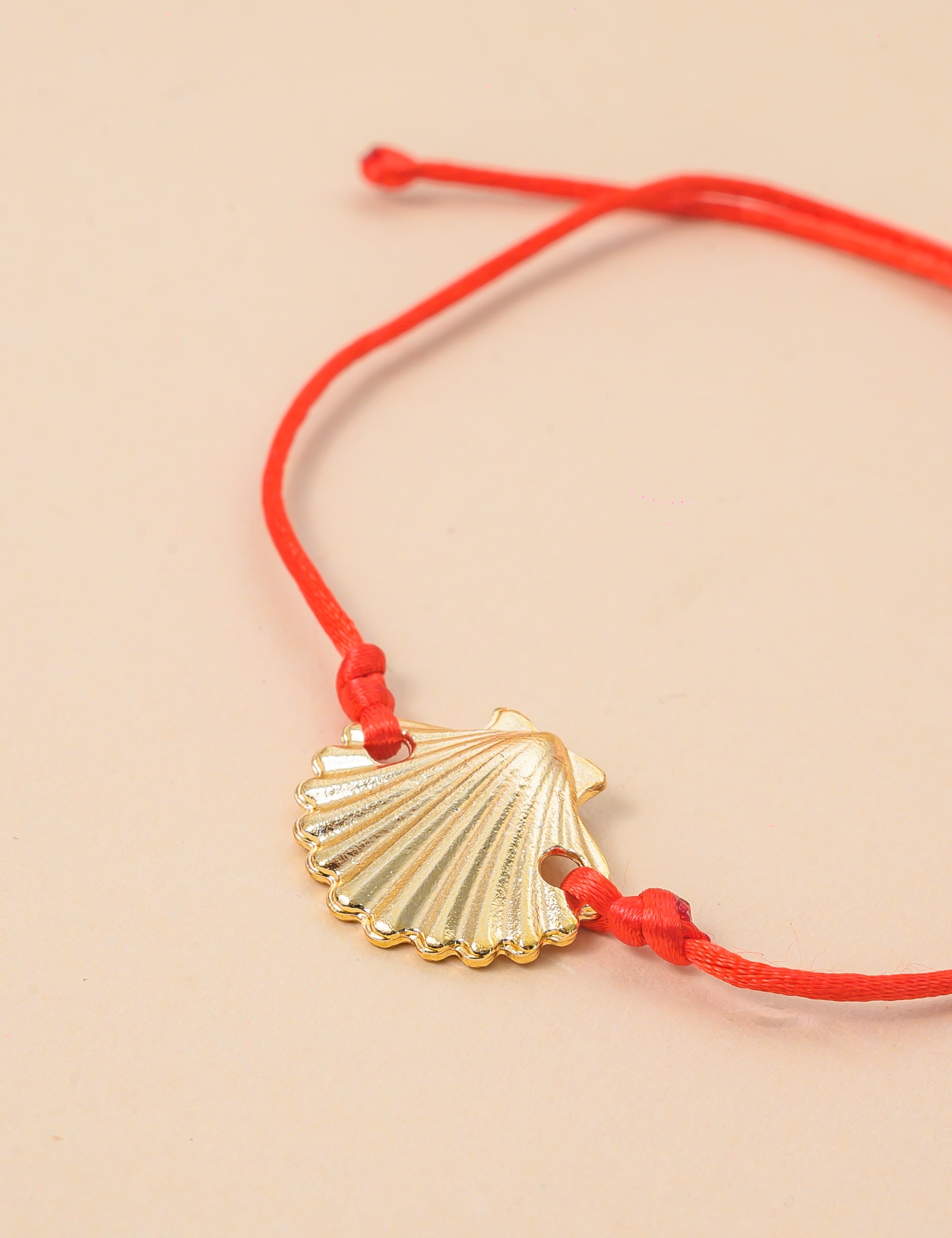 PULSEIRA  FIO VERMELHO PINGENTE CONCHA - PU29069VO05